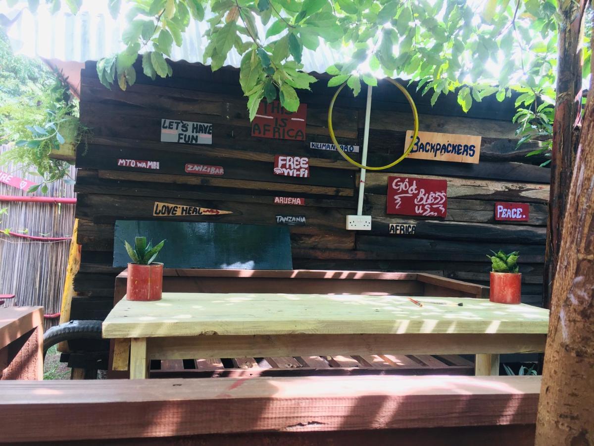 Ava Garden Backpackers Apartment Mto wa Mbu Luaran gambar